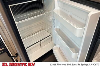 2024 Thor Four Winds 28A   - Photo 23 - Santa Fe Springs, CA 90670