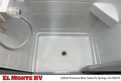 2024 Thor Four Winds 28A   - Photo 31 - Santa Fe Springs, CA 90670