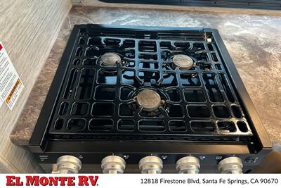 2024 Thor Four Winds 28A   - Photo 18 - Santa Fe Springs, CA 90670