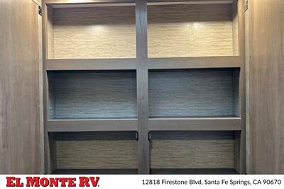 2024 Thor Four Winds 28A   - Photo 28 - Santa Fe Springs, CA 90670