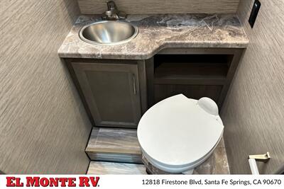 2024 Thor Four Winds 28A   - Photo 27 - Santa Fe Springs, CA 90670
