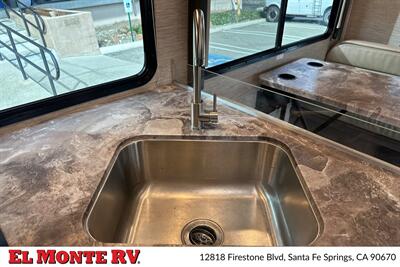 2024 Thor Four Winds 28A   - Photo 17 - Santa Fe Springs, CA 90670