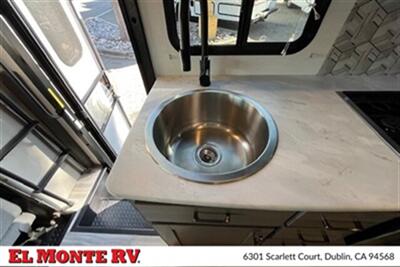 2024 Gulf Stream Conquest 6238   - Photo 12 - Santa Fe Springs, CA 90670