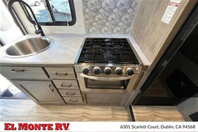 2024 Gulf Stream Conquest 6238   - Photo 18 - Santa Fe Springs, CA 90670