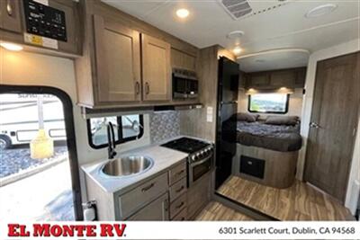 2024 Gulf Stream Conquest 6238   - Photo 25 - Santa Fe Springs, CA 90670