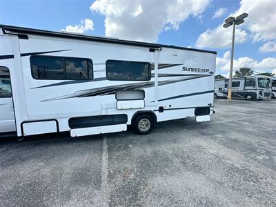 2024 Forest River Sunseeker 2550DSLE   - Photo 23 - Orlando, FL 32808