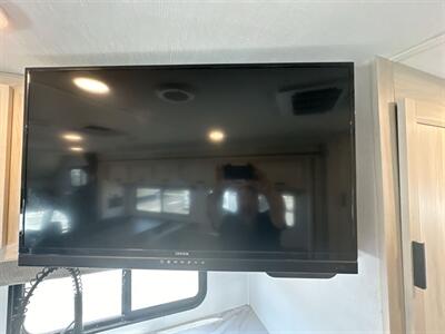 2024 Forest River Sunseeker 2550DSLE   - Photo 16 - Orlando, FL 32808