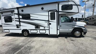 2024 Forest River Sunseeker 2550DSLE   - Photo 32 - Orlando, FL 32808