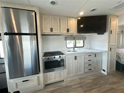 2024 Forest River Sunseeker 2550DSLE   - Photo 11 - Orlando, FL 32808