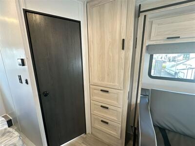 2024 Forest River Sunseeker 2550DSLE   - Photo 19 - Orlando, FL 32808