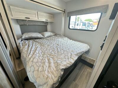 2024 Forest River Sunseeker 2550DSLE   - Photo 18 - Orlando, FL 32808