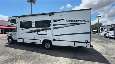 2024 Forest River Sunseeker 2550DSLE   - Photo 64 - Orlando, FL 32808