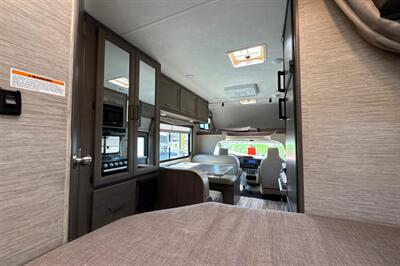 2024 Thor Four Winds 22E   - Photo 38 - Santa Fe Springs, CA 90670