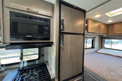2024 Thor Four Winds 22E   - Photo 27 - Santa Fe Springs, CA 90670