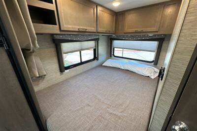 2024 Thor Four Winds 22E   - Photo 35 - Santa Fe Springs, CA 90670