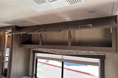 2024 Thor Four Winds 22E   - Photo 15 - Santa Fe Springs, CA 90670
