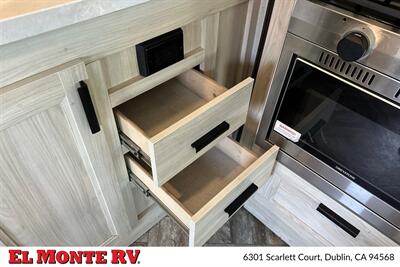 2023 Forest River Sunseeker 3250DSLE - Photo 23 - Dublin, CA 94568