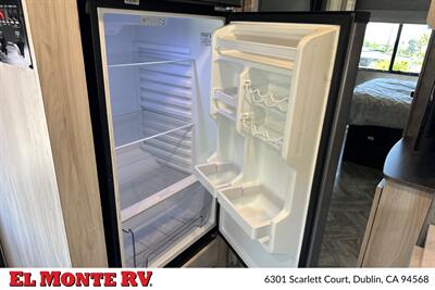 2023 Forest River Sunseeker 3250DSLE - Photo 25 - Dublin, CA 94568