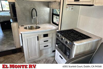 2023 Forest River Sunseeker 3250DSLE - Photo 17 - Dublin, CA 94568
