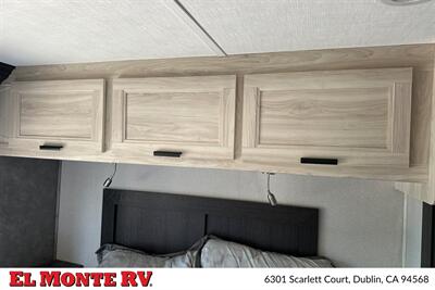2023 Forest River Sunseeker 3250DSLE - Photo 36 - Dublin, CA 94568