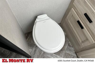 2023 Forest River Sunseeker 3250DSLE - Photo 32 - Dublin, CA 94568