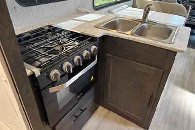 2023 Coachmen Leprechaun 271QB   - Photo 17 - Dublin, CA 94568
