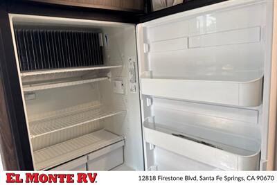 2023 Coachmen Leprechaun 271QB   - Photo 25 - Santa Fe Springs, CA 90670