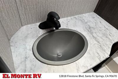 2023 Coachmen Leprechaun 271QB   - Photo 31 - Santa Fe Springs, CA 90670