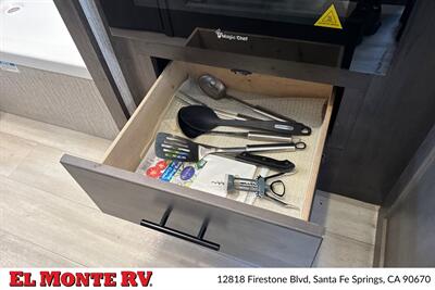 2023 Coachmen Leprechaun 271QB   - Photo 24 - Santa Fe Springs, CA 90670