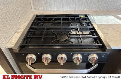 2023 Coachmen Leprechaun 271QB   - Photo 19 - Santa Fe Springs, CA 90670