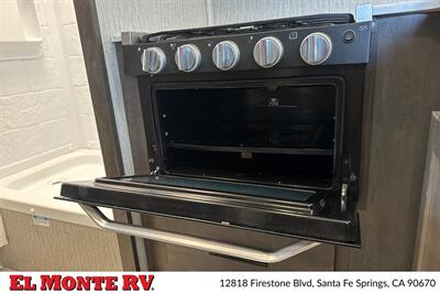 2023 Coachmen Leprechaun 271QB   - Photo 20 - Santa Fe Springs, CA 90670