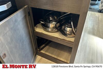 2023 Coachmen Leprechaun 271QB   - Photo 23 - Santa Fe Springs, CA 90670