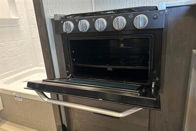 2023 Coachmen Leprechaun 271QB   - Photo 20 - Dublin, CA 94568