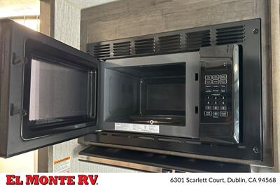 2023 Coachmen Leprechaun 271QB   - Photo 21 - Dublin, CA 94568
