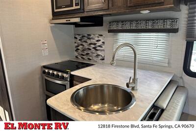 2024 Gulf Stream Conquest 6280   - Photo 17 - Santa Fe Springs, CA 90670