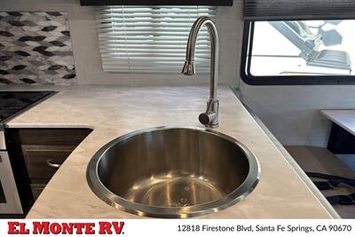 2024 Gulf Stream Conquest 6280   - Photo 18 - Santa Fe Springs, CA 90670