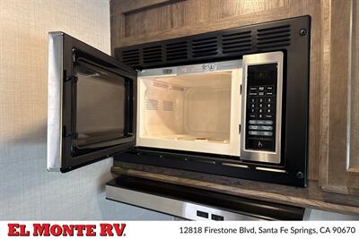 2024 Gulf Stream Conquest 6280   - Photo 21 - Santa Fe Springs, CA 90670