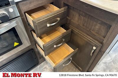 2024 Gulf Stream Conquest 6280   - Photo 23 - Santa Fe Springs, CA 90670