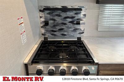 2024 Gulf Stream Conquest 6280   - Photo 19 - Santa Fe Springs, CA 90670