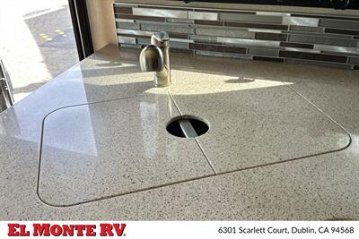 2018 Holiday Rambler Vacationeer XE 36F   - Photo 19 - Dublin, CA 94568