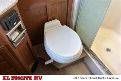 2018 Holiday Rambler Vacationeer XE 36F   - Photo 32 - Dublin, CA 94568