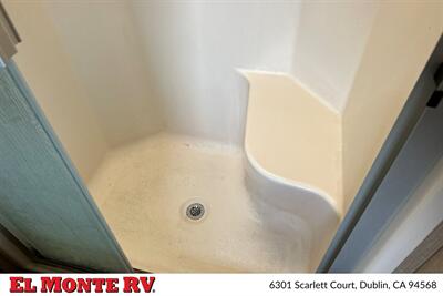 2018 Holiday Rambler Vacationeer XE 36F   - Photo 33 - Dublin, CA 94568