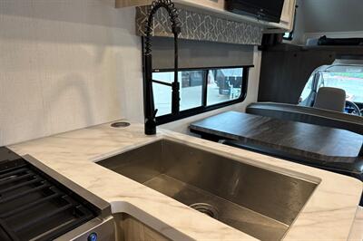 2024 Forest River Sunseeker 2950LE   - Photo 18 - Santa Fe Springs, CA 90670