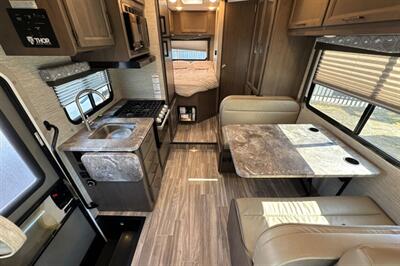 2024 Thor Four Winds 22E   - Photo 13 - Santa Fe Springs, CA 90670