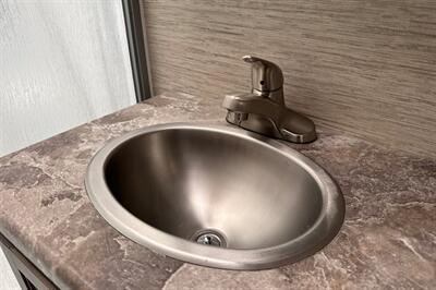 2024 Thor Four Winds 22E   - Photo 30 - Santa Fe Springs, CA 90670