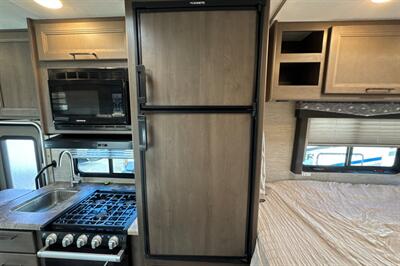 2024 Thor Four Winds 22E   - Photo 26 - Santa Fe Springs, CA 90670