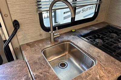 2024 Thor Four Winds 22E   - Photo 18 - Santa Fe Springs, CA 90670