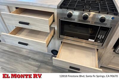 2024 Forest River Sunseeker 2850SLE - Photo 22 - Santa Fe Springs, CA 90670