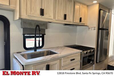 2024 Forest River Sunseeker 2850SLE - Photo 17 - Santa Fe Springs, CA 90670