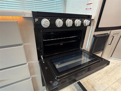 2024 Thor Chateau 22B   - Photo 27 - Orlando, FL 32808